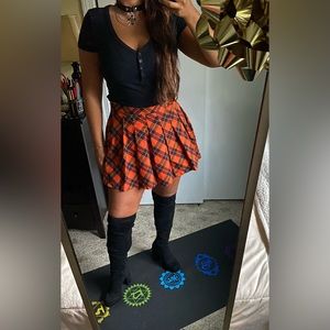 Pink Rose - Black Ribbed Crop Top With Buttons - Size Medium